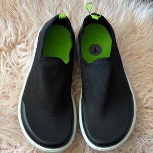 OOFOS Black and Green Slip-On Sneakers size 7 NWOT